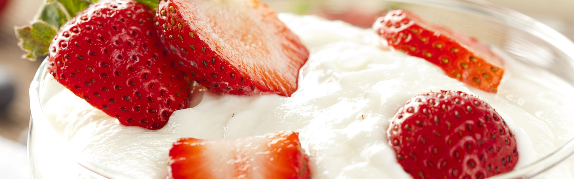 Cremiger-Joghurt-mit-Erdbeeren